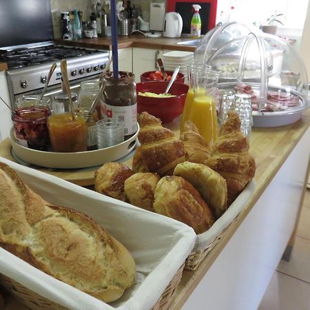 Au Grand Bonheur Bed and Breakfast Besseges Eksteriør billede