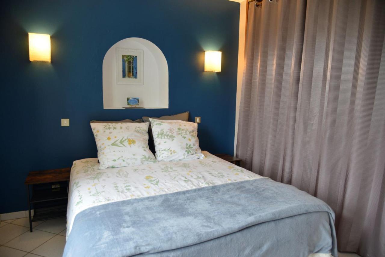 Au Grand Bonheur Bed and Breakfast Besseges Eksteriør billede
