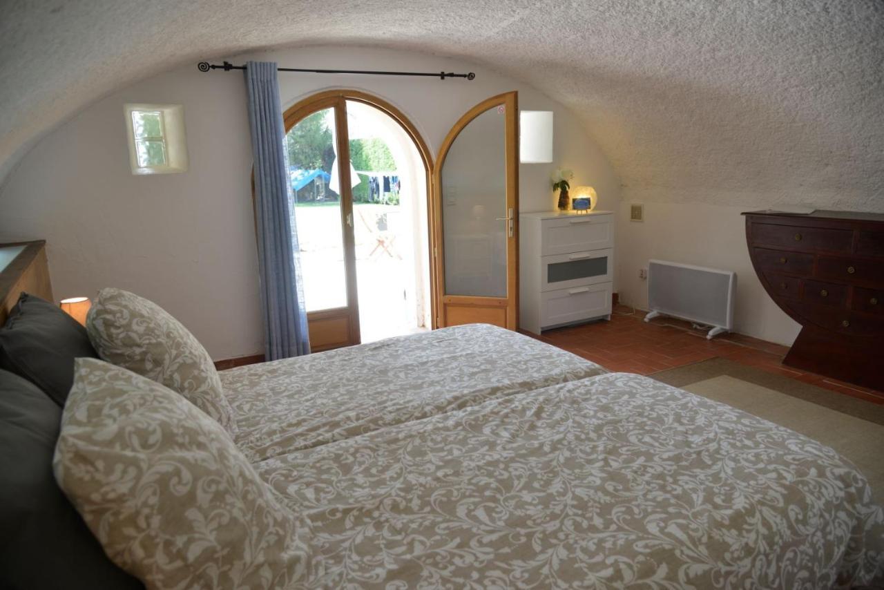 Au Grand Bonheur Bed and Breakfast Besseges Eksteriør billede