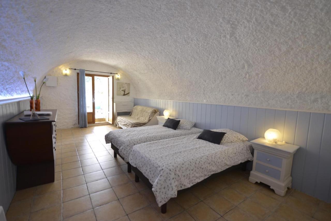 Au Grand Bonheur Bed and Breakfast Besseges Eksteriør billede